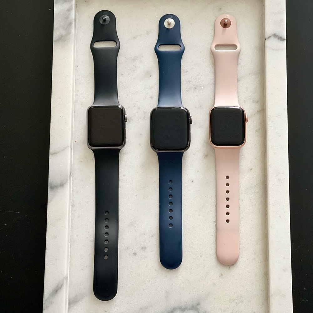 Apple Watches: Back Series 1, Midnight Series 5, Rose Gold Series 6